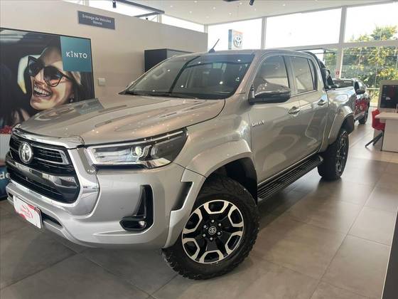 TOYOTA HILUX 2.8 D-4D TURBO DIESEL CD SRX PLUS 4X4 AUTOMÁTICO